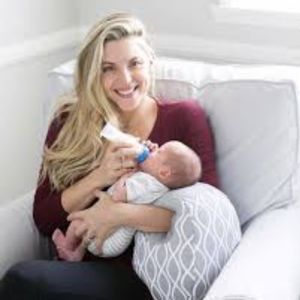 🤱🏻 itzy ritzy • milk boss feeding support nursing pillow • plus two free gifts